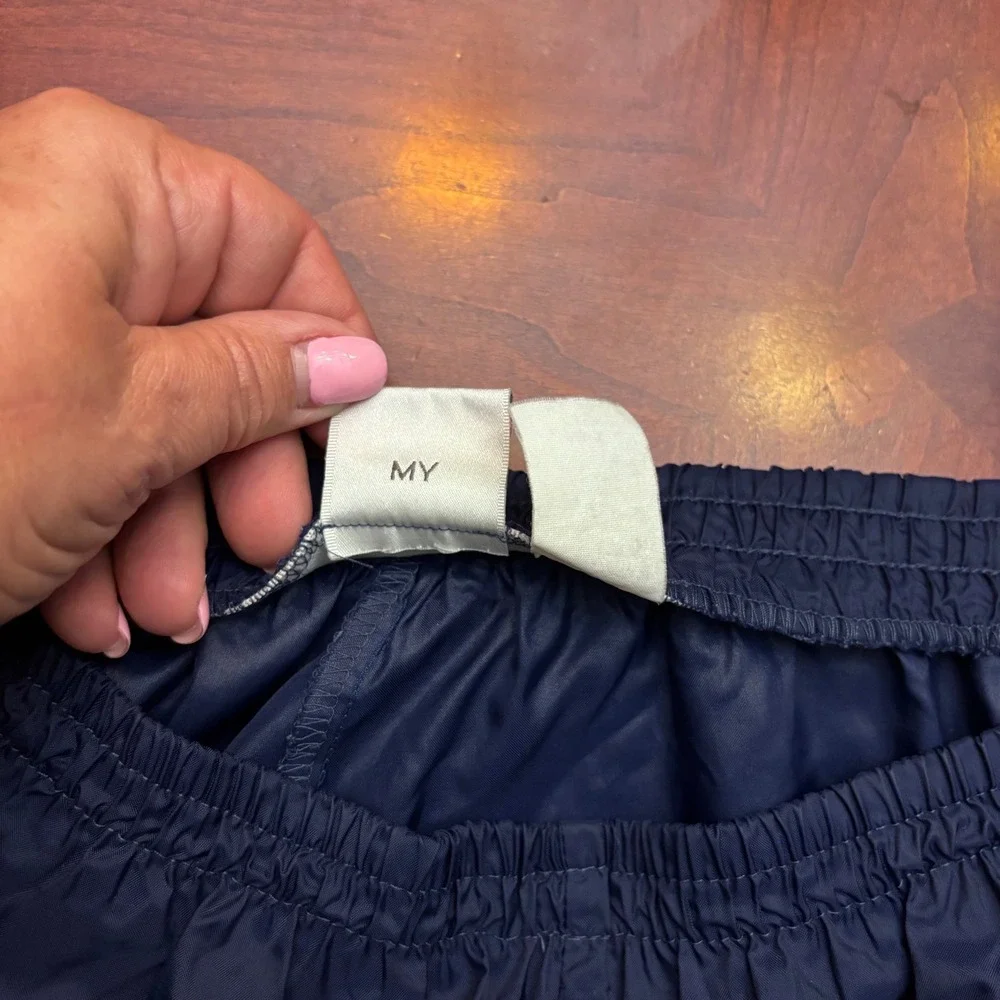 Nike cuff side